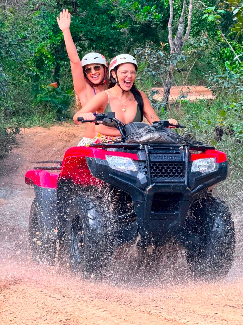 Honda FourTrax 420 em trilha de Arraial d'Ajuda